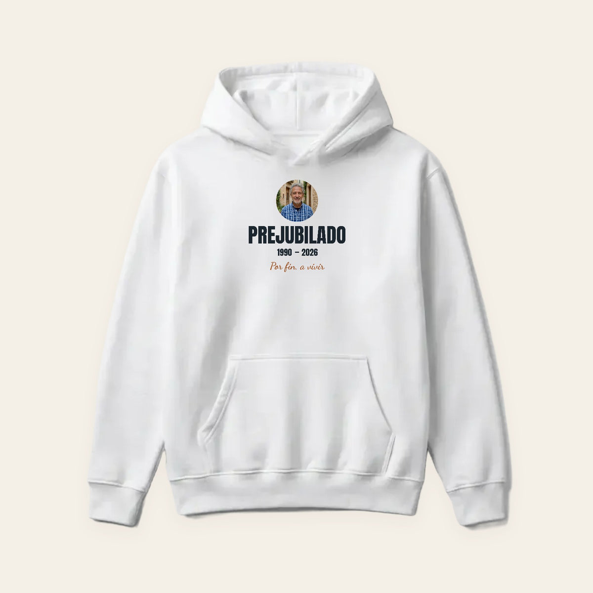 Sudadera con capucha blanca «Prejubilado» con foto y frase