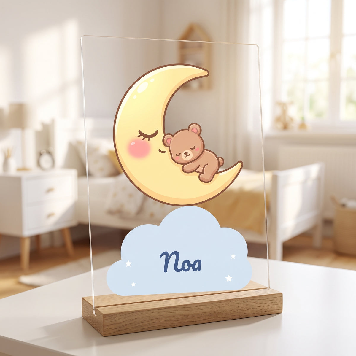 Lámpara infantil personalizada con luna y nombre, detalle de cerca del dibujo y el nombre