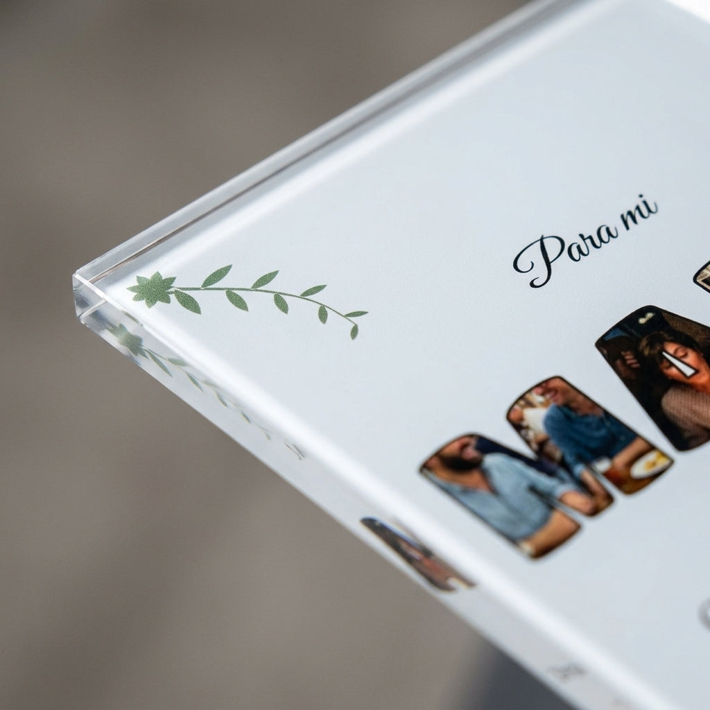Detalle del canto pulido y de la impresión UV de la placa de metacrilato personalizada con fotos dentro de las letras