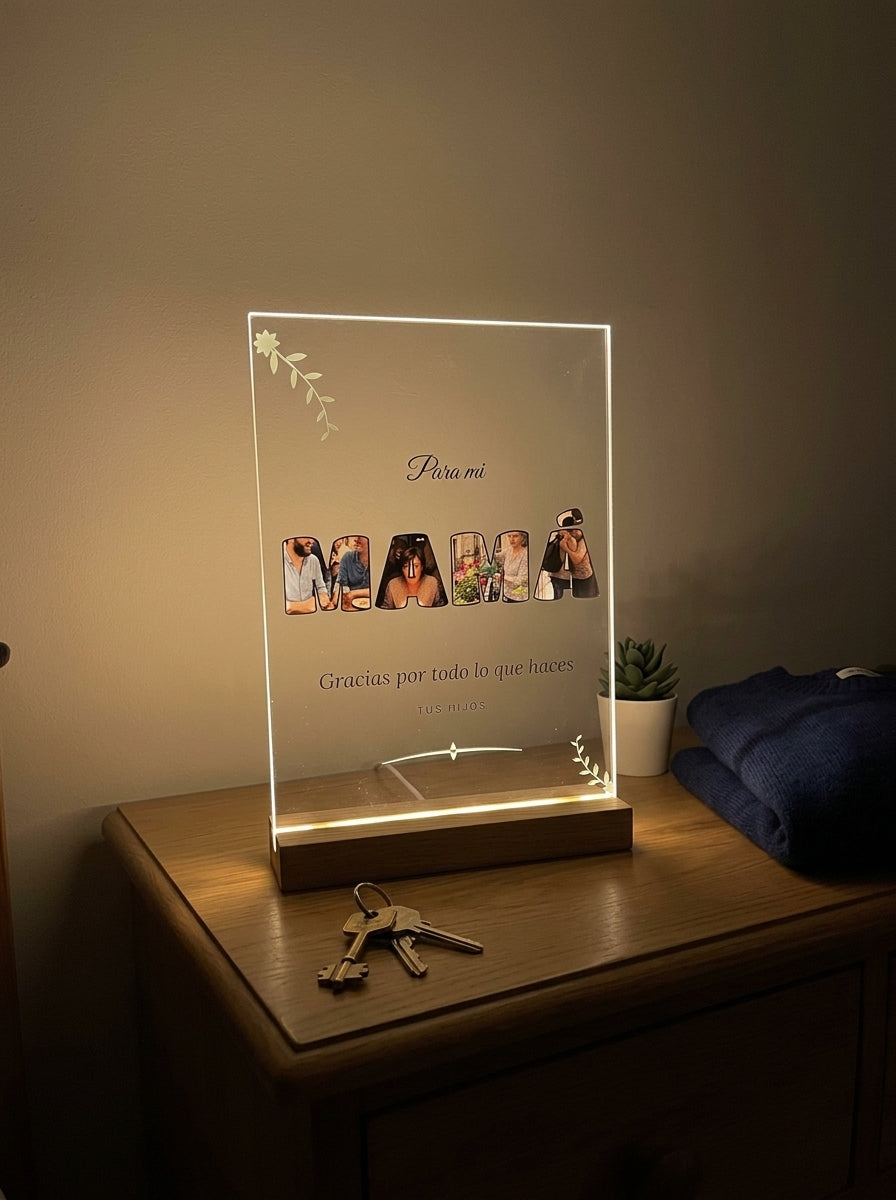 Placa de metacrilato personalizada con fotos dentro de las letras encendida de noche sobre una cómoda