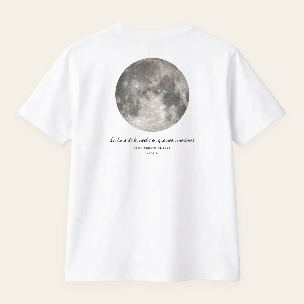 Camiseta blanca personalizada con la fase lunar de vuestra fecha, estampado en la espalda