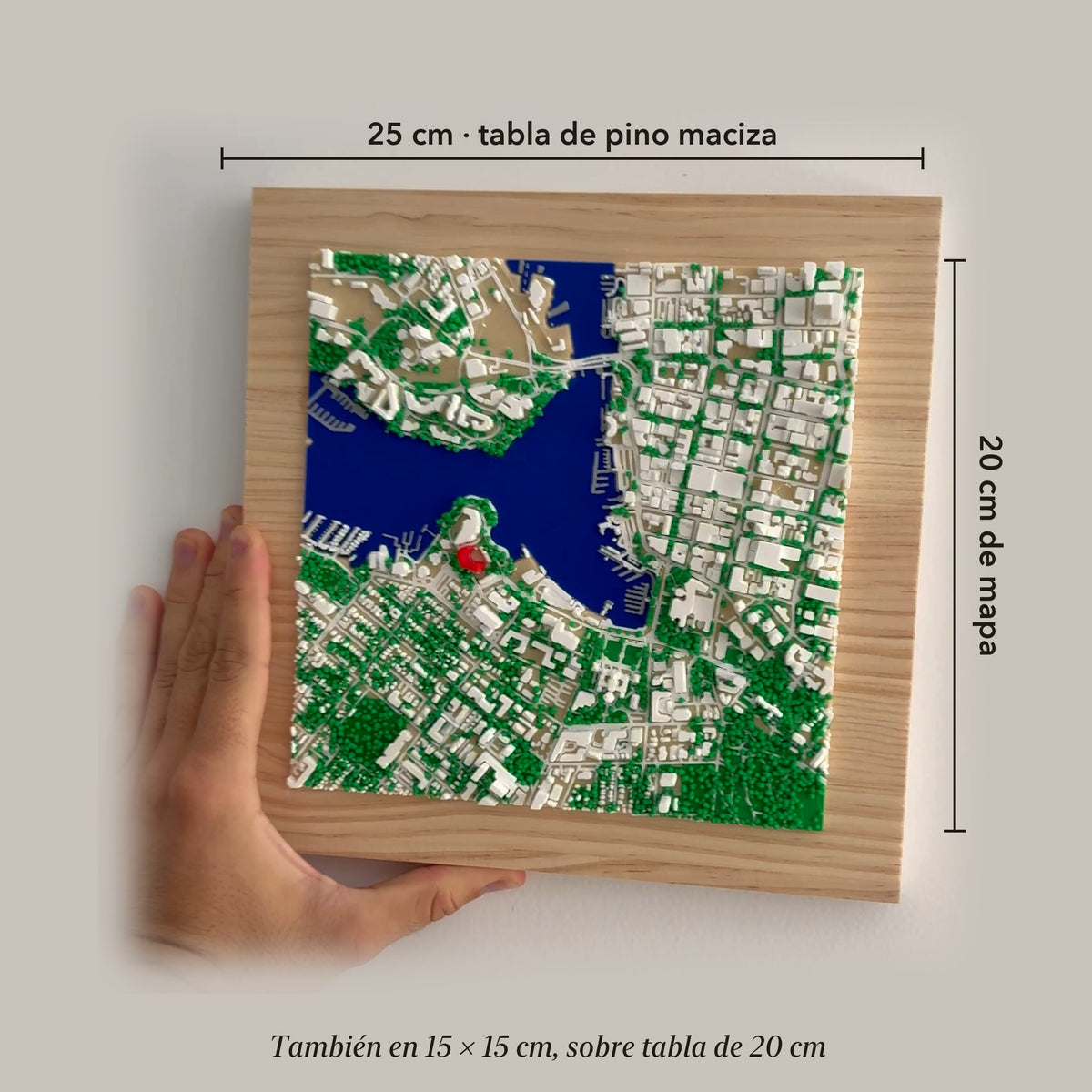 Tamaño real del mapa 3D: 20 × 20 cm de mapa sobre una tabla de pino de 25 cm, también en 15 × 15 cm