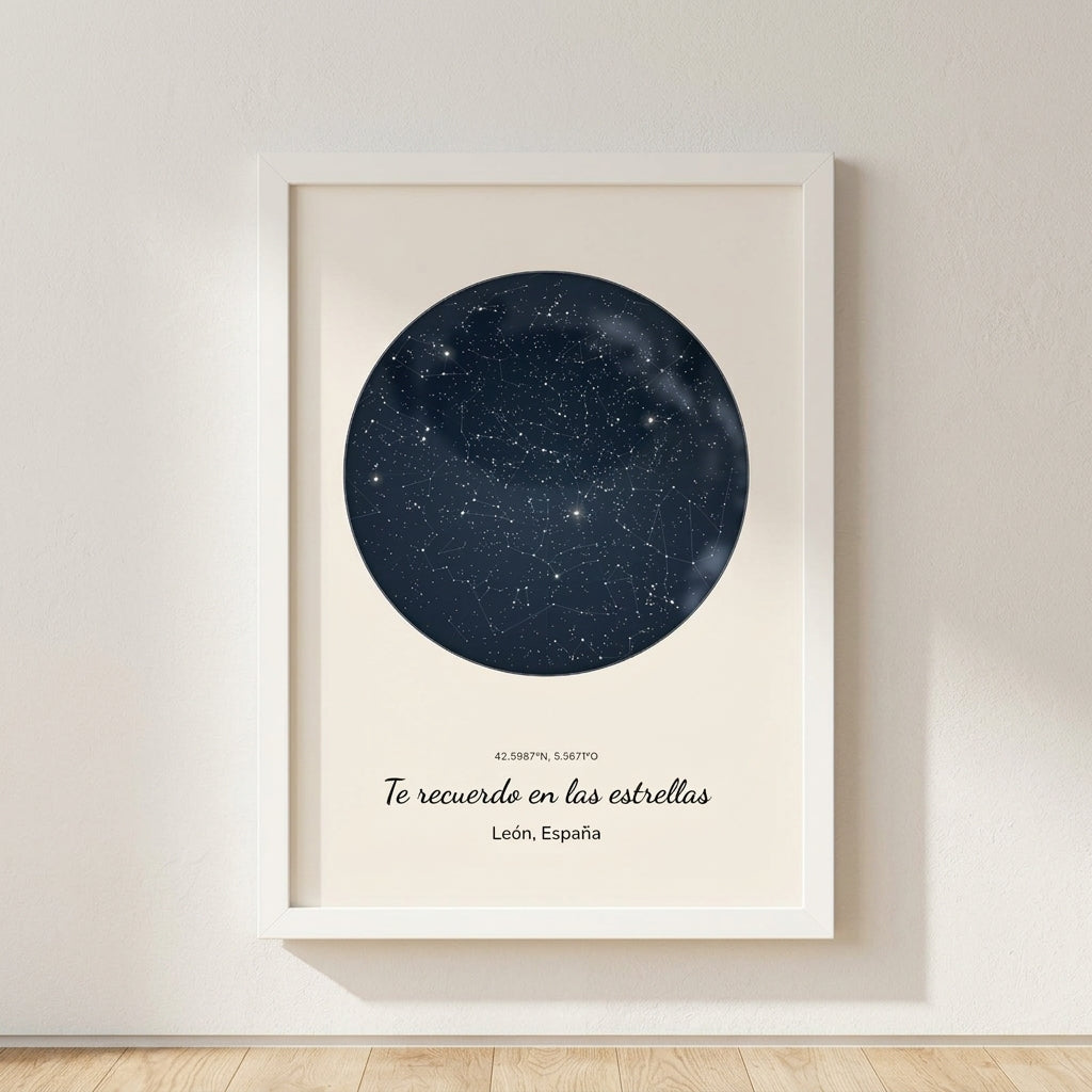 Cuadro mapa estelar personalizado en memoria de un ser querido con el cielo de una fecha que importa, colgado en una pared clara