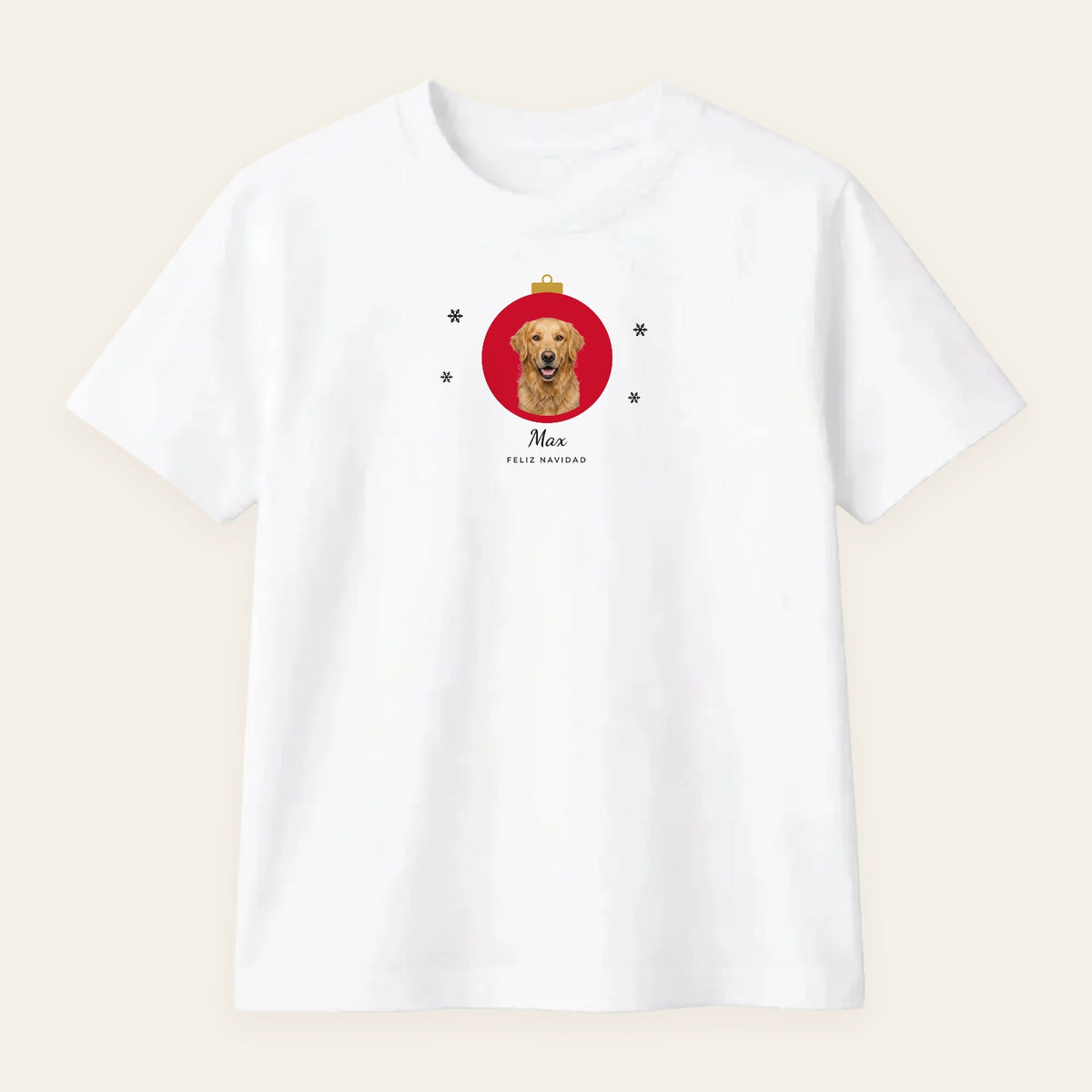 Camiseta blanca personalizada con la cara de tu mascota dentro de una bola de Navidad, su nombre y «Feliz Navidad», estampado en el pecho