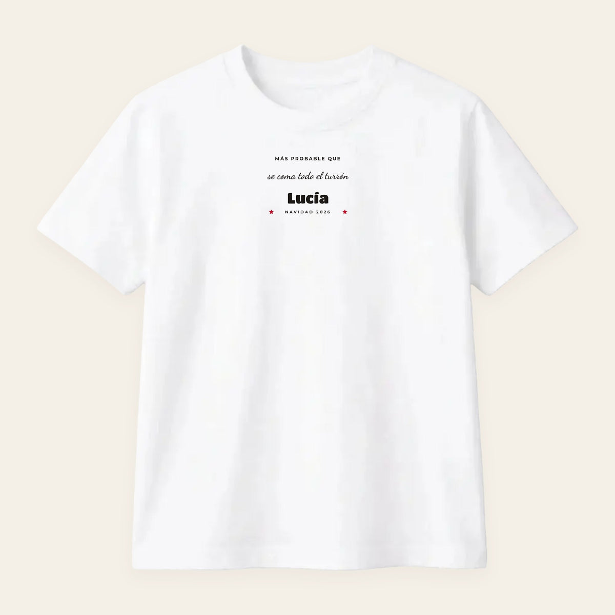Camiseta blanca personalizada con «MÁS PROBABLE QUE se coma todo el turrón», el nombre Lucía y «NAVIDAD 2026», estampado en el pecho