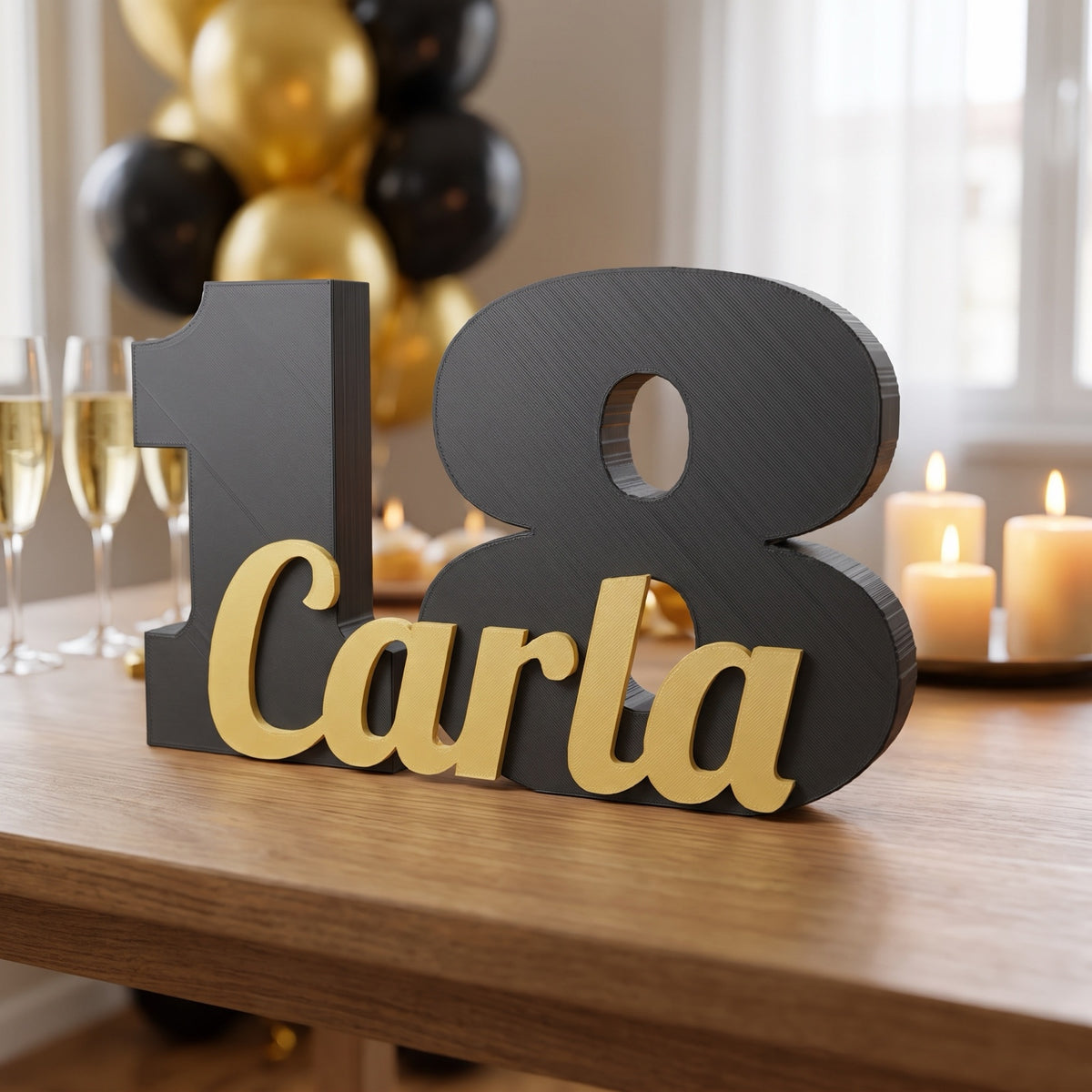 Número 18 negro con el nombre Carla en dorado para una fiesta de 18 cumpleaños