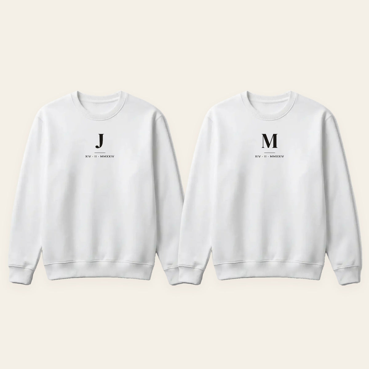 Sudaderas de pareja personalizadas a juego: una con «J» y otra con «M» en grande, y la fecha en números romanos XIV · II · MMXXIV