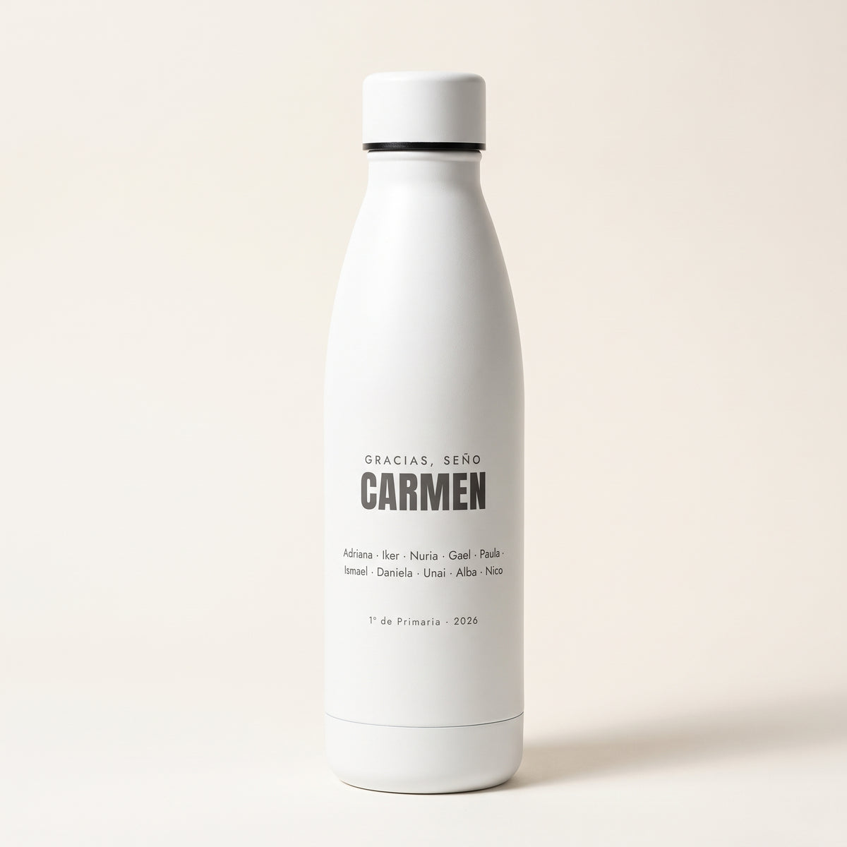 Botella de acero blanco con «GRACIAS, SEÑO» y el nombre CARMEN