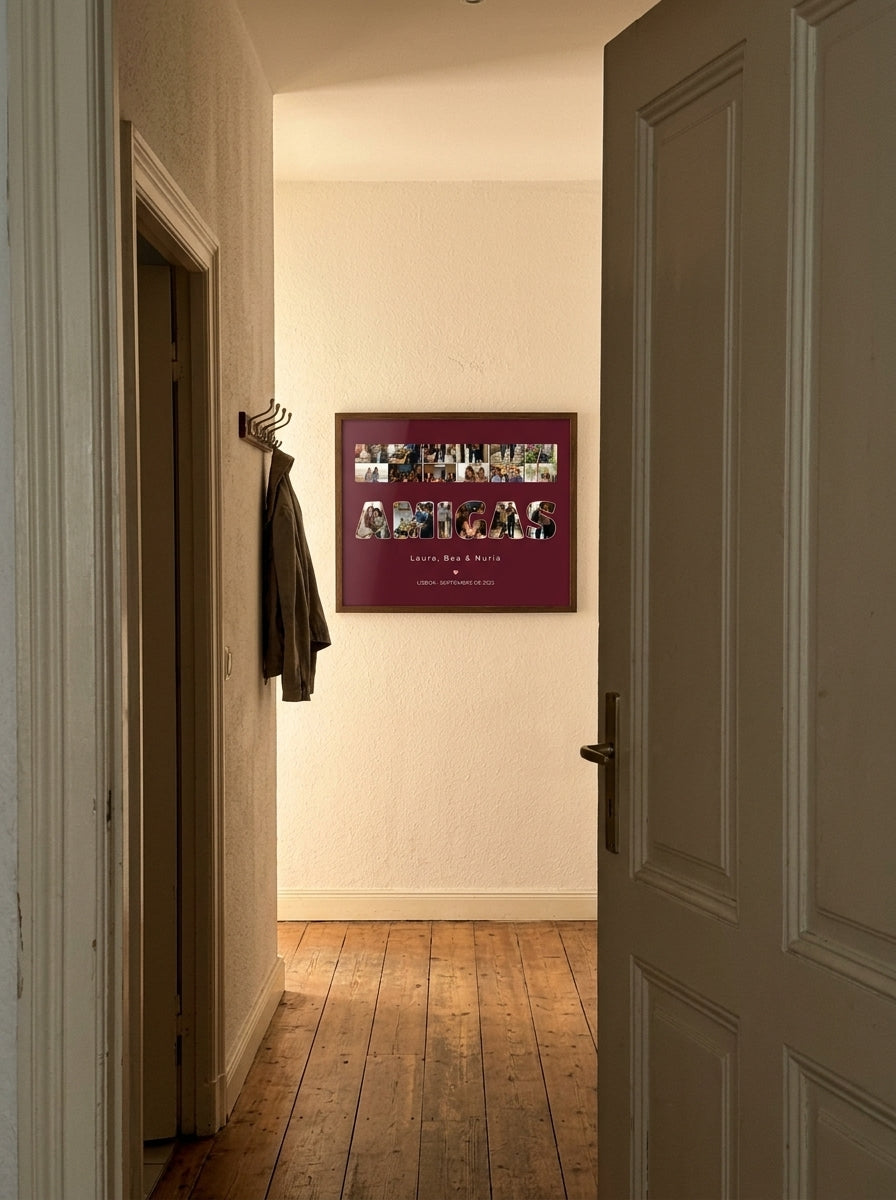 Quadro personalizado para amigas con fotos dentro de las letras visto desde la puerta de la habitación