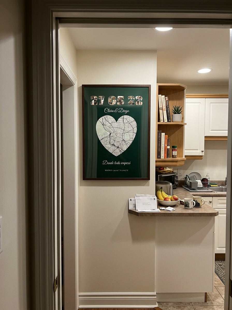 Quadro personalizado con vuestra fecha y el mapa del lugar visto desde la puerta de la habitación