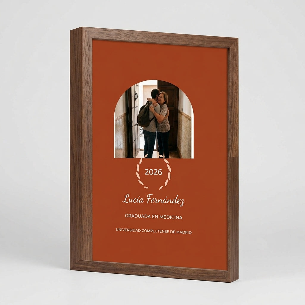 Quadro personalizado de graduación, visto de perfil para apreciar el grosor del marco