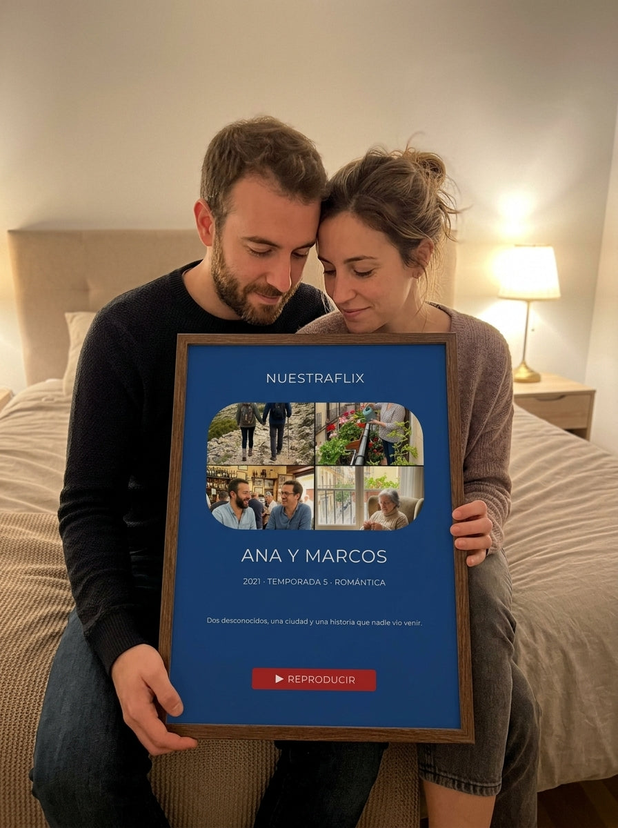 Mirando cuadro personalizado con vuestra serie recién colgado