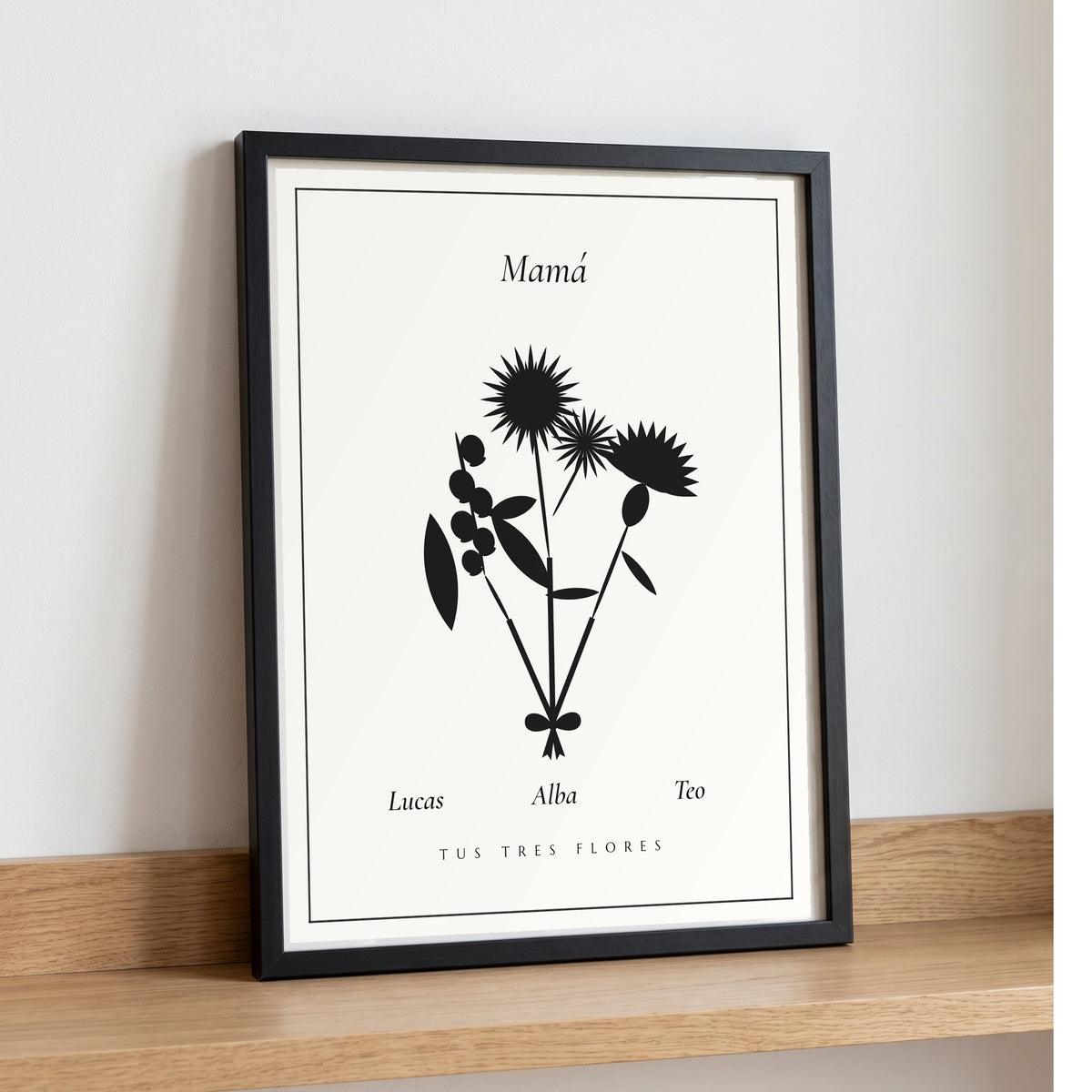 Cuadro «El ramo de las flores del mes»: tres flores en tinta negra para mamá, en una balda