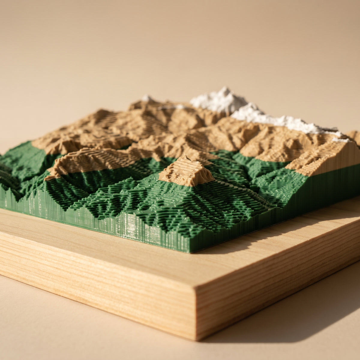 Mapa 3D en relieve de Ordesa visto a ras de mesa: las capas apiladas de la impresión y la altura de las cumbres