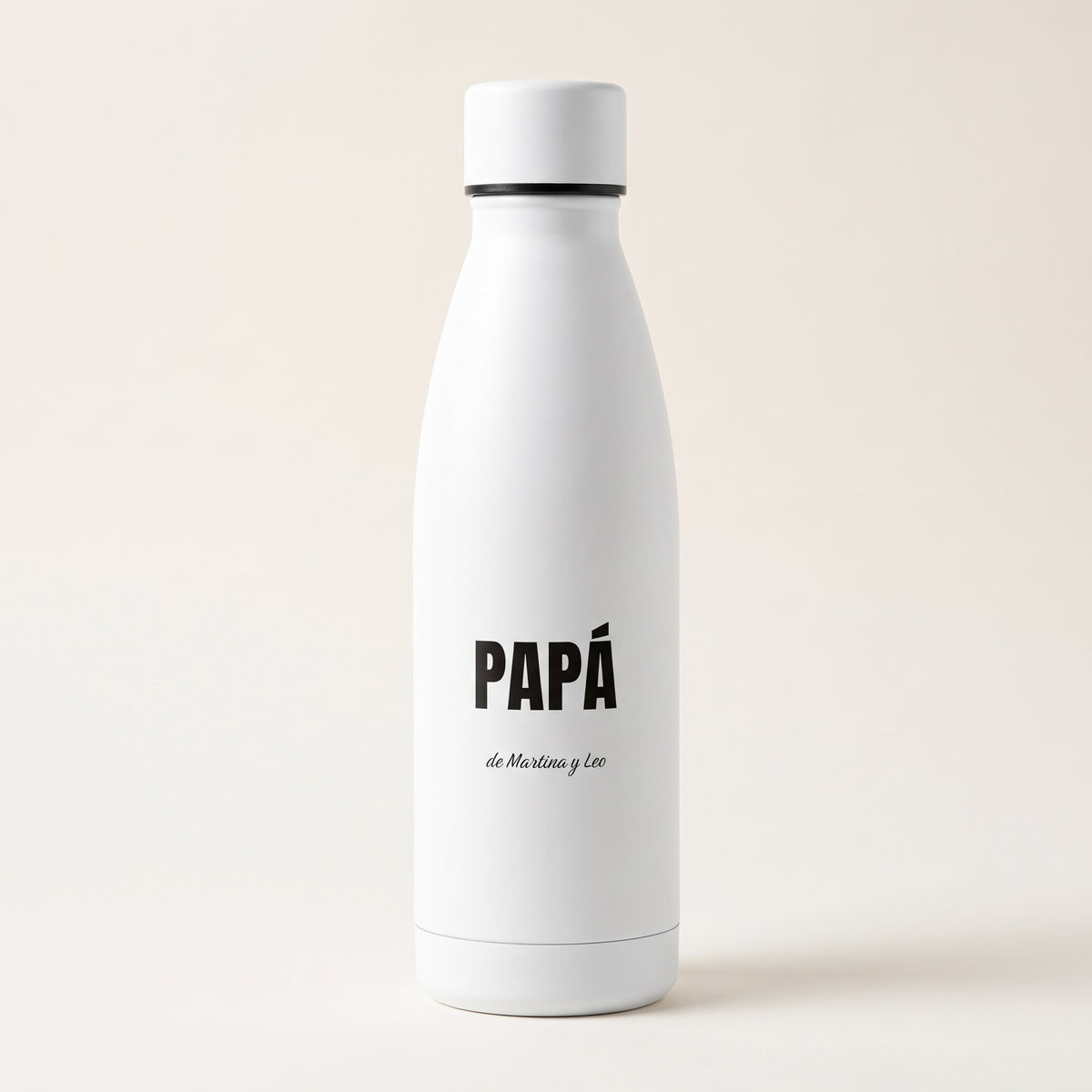 Botella de acero blanco con la palabra PAPÁ y los nombres de los hijos