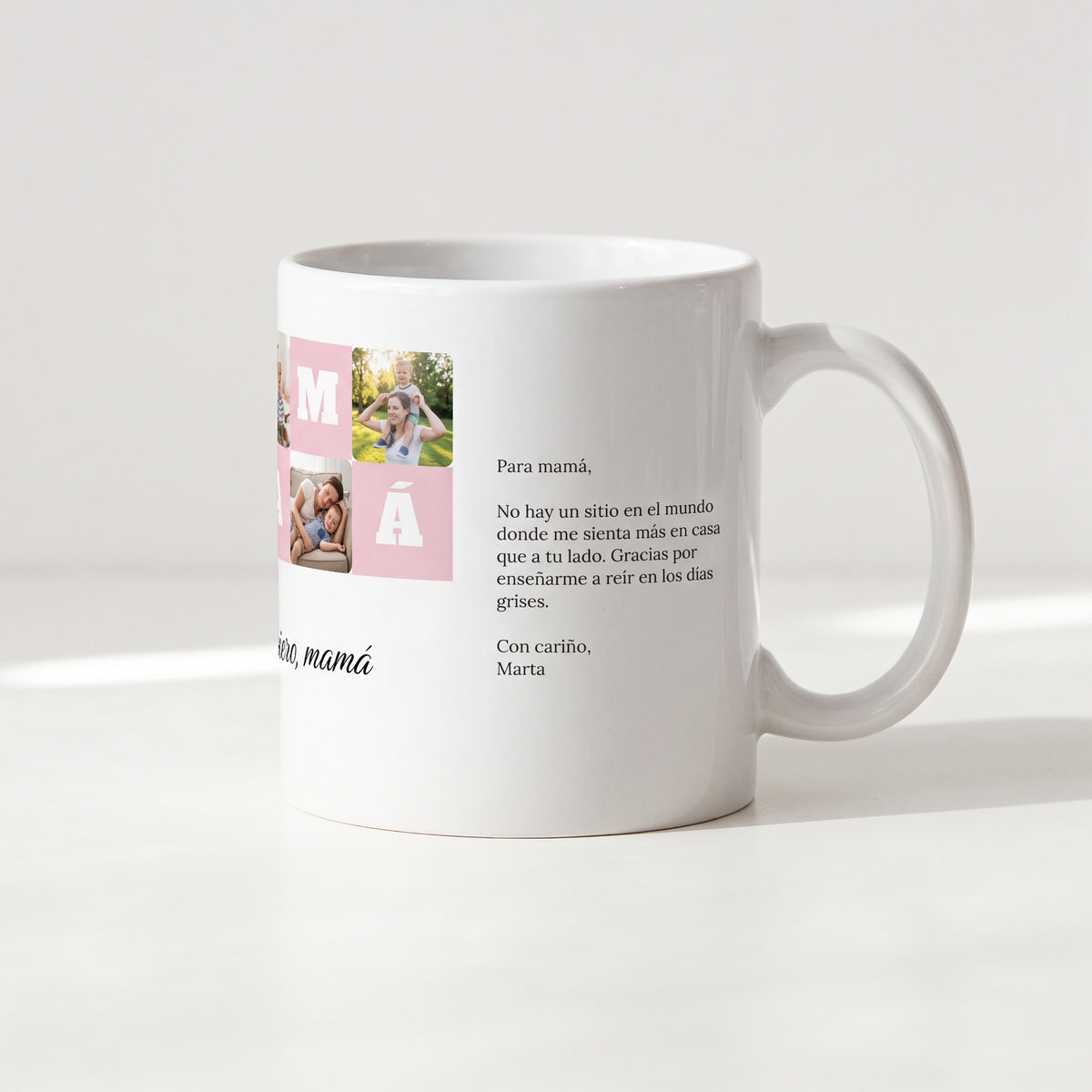 Taza MAMÁ con 4 fotos (Te quiero, mamá): la misma taza girada: la carta impresa en el costado, junto al asa