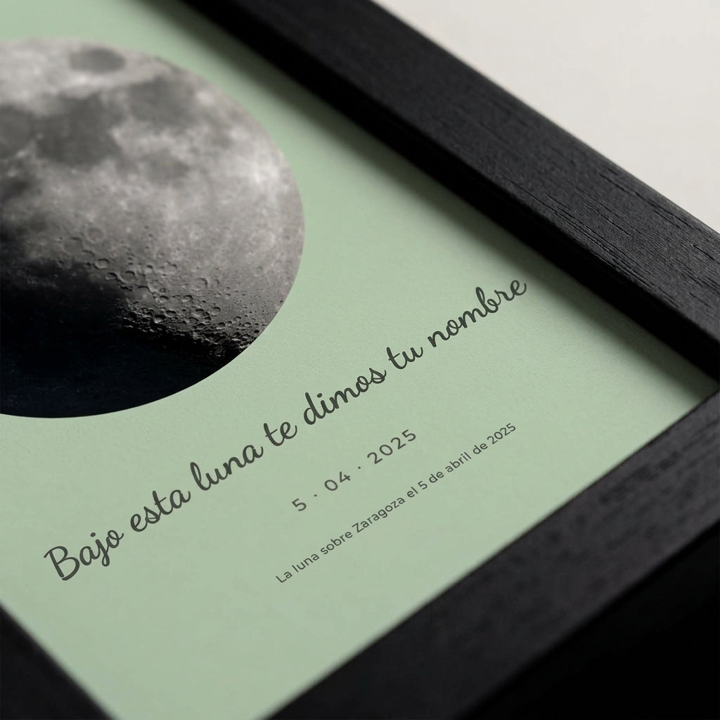 Margen de la lámina dentro del marco del cuadro fase lunar personalizado de bautizo