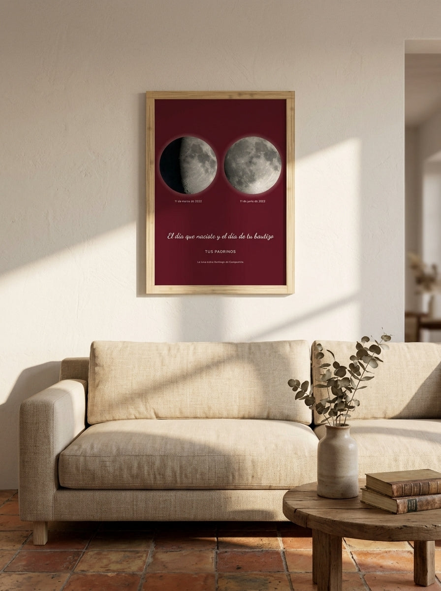Cuadro fase lunar personalizado de bautizo colgado sobre un sofá de lino en un salón cálido