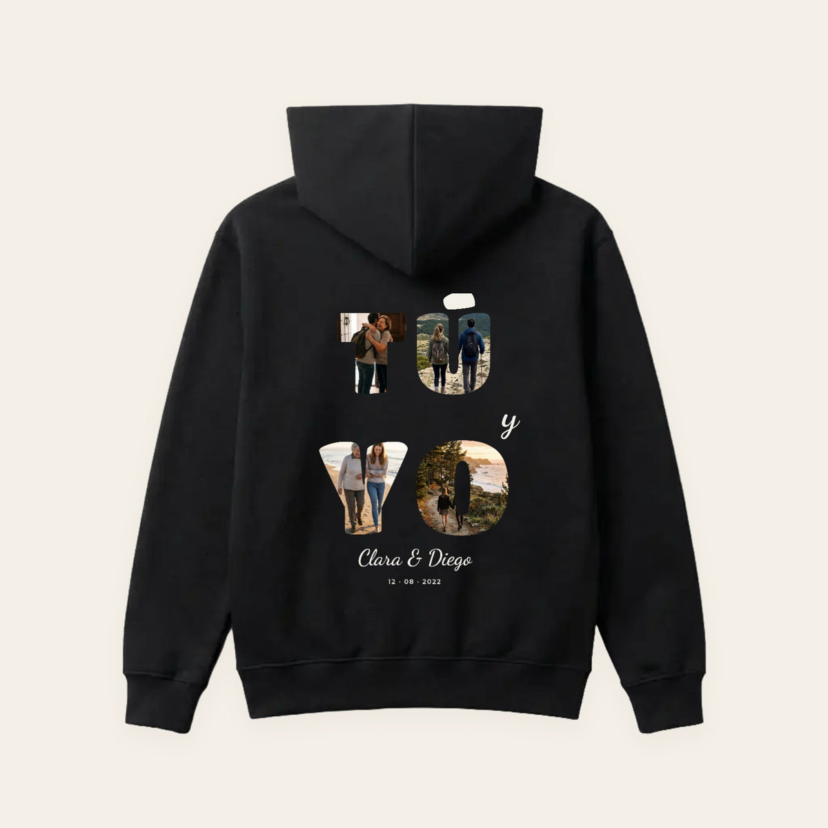 Sudadera con capucha negra personalizada con «TÚ y YO» con las letras rellenas de fotos y los nombres Clara & Diego, estampado en la espalda